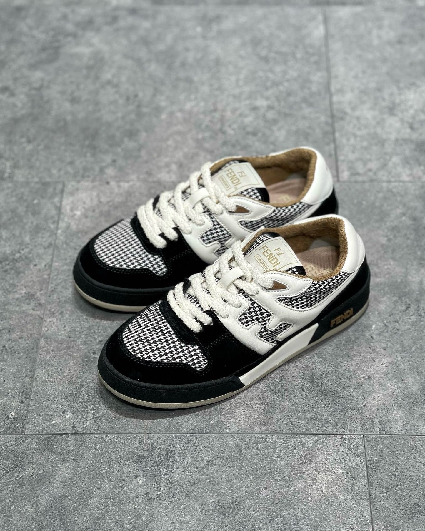 FEN Sneakers