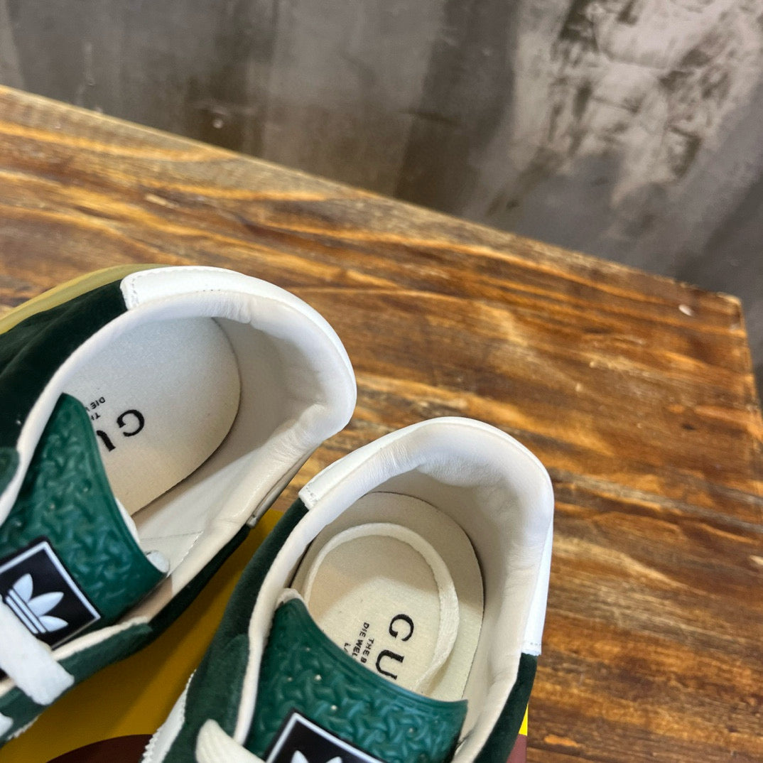GUC Sneakers