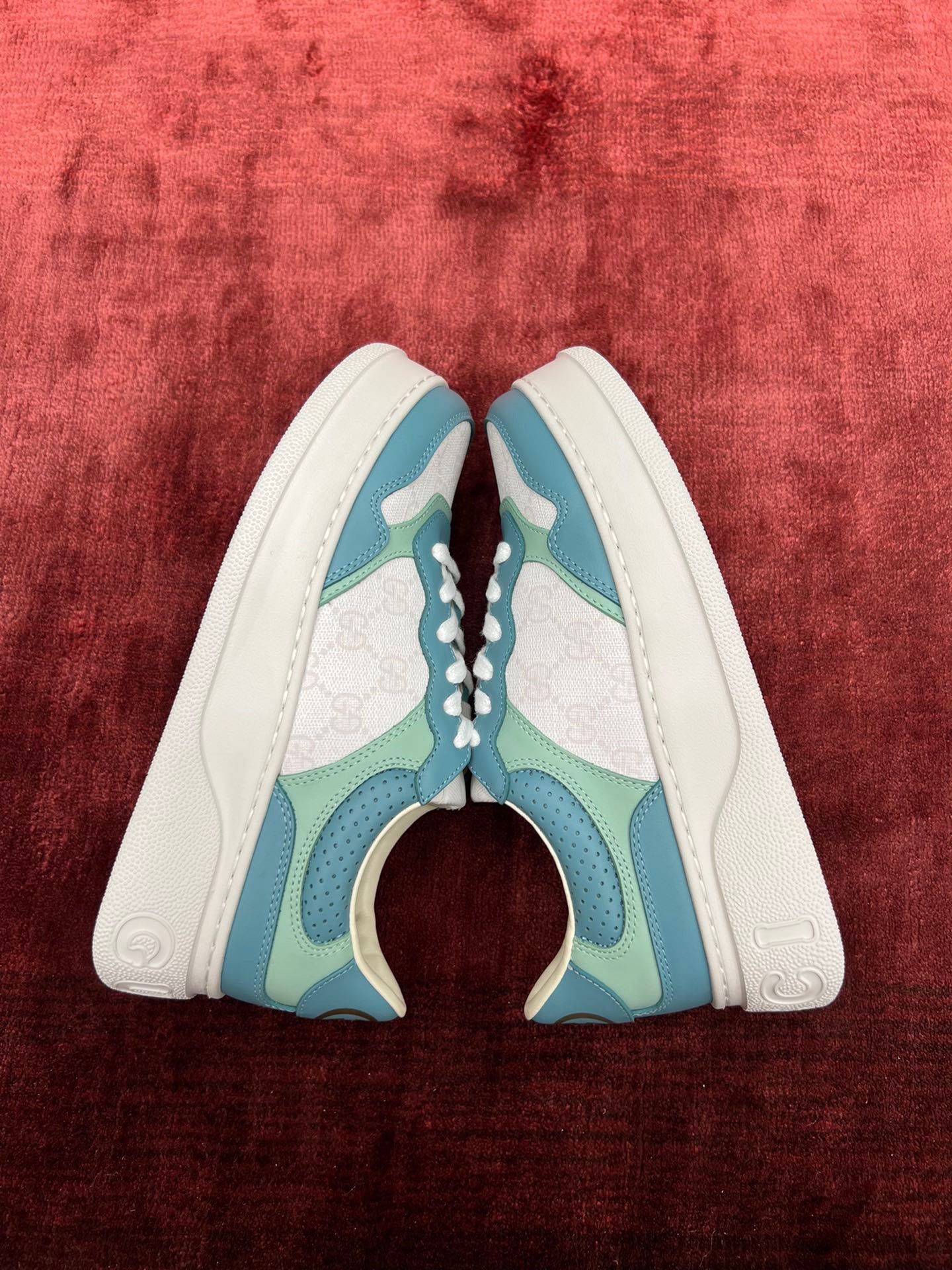Sneakers & Shoes