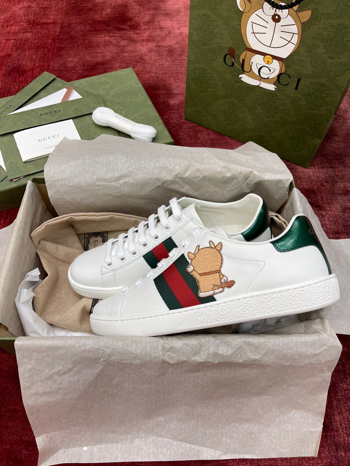 Sneakers & Shoes