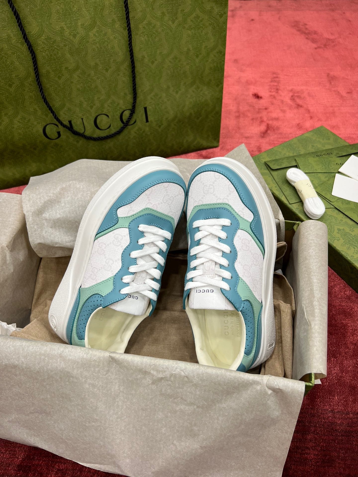 Sneakers & Shoes