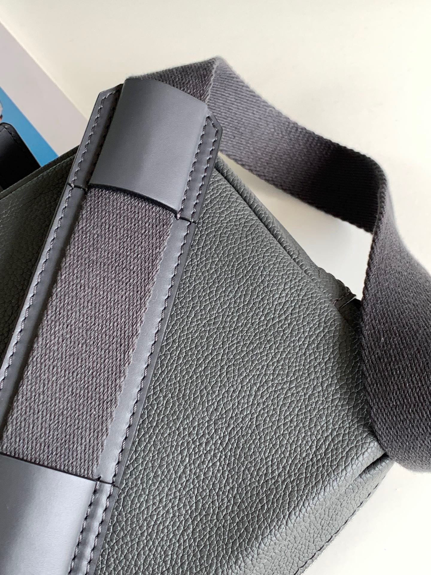 LO Messenger Bag