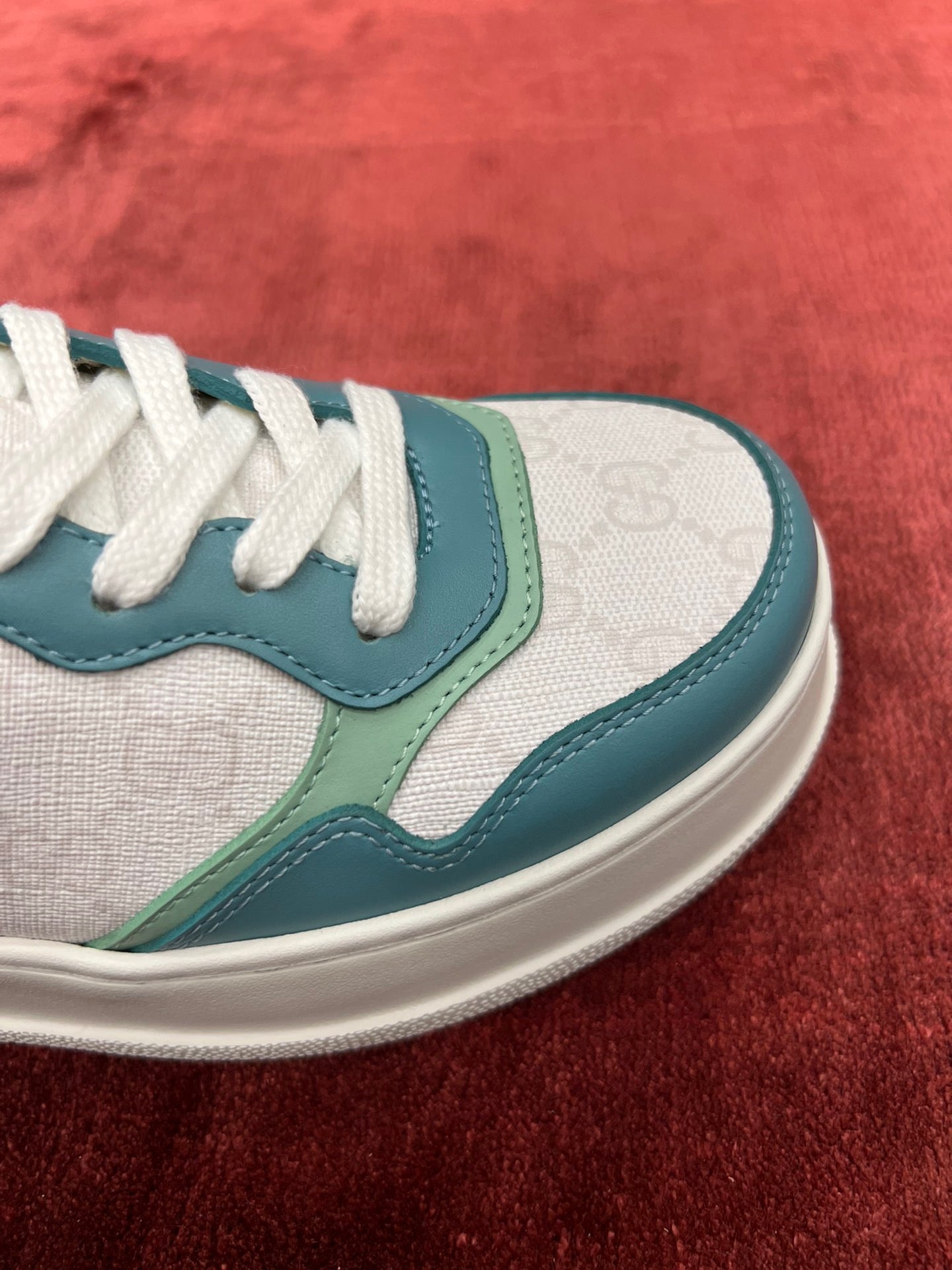 Sneakers & Shoes