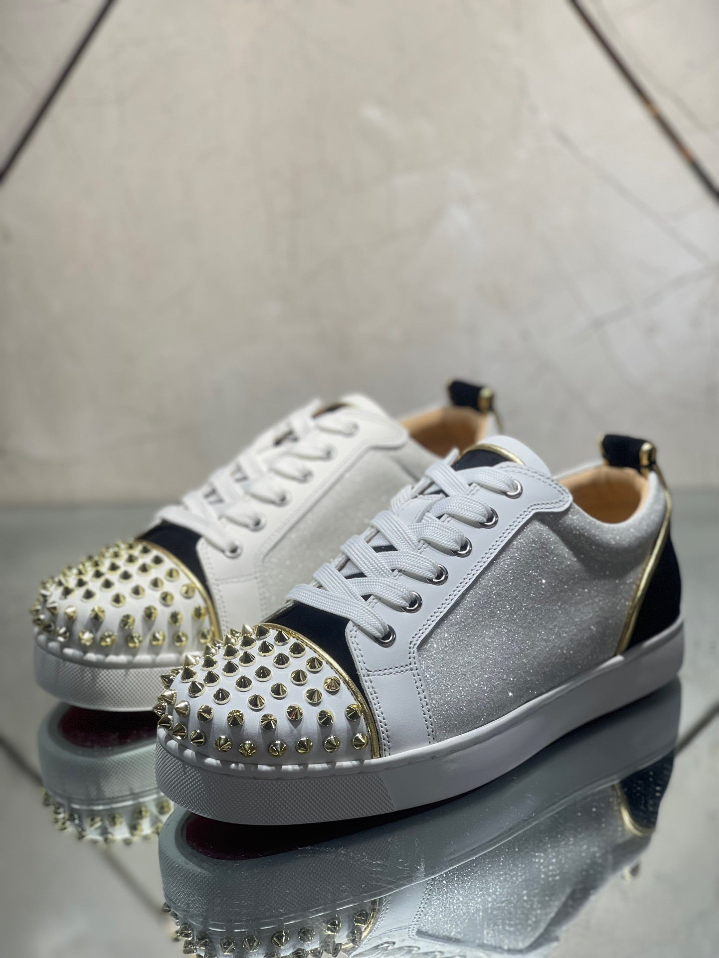 Sneakers & Shoes