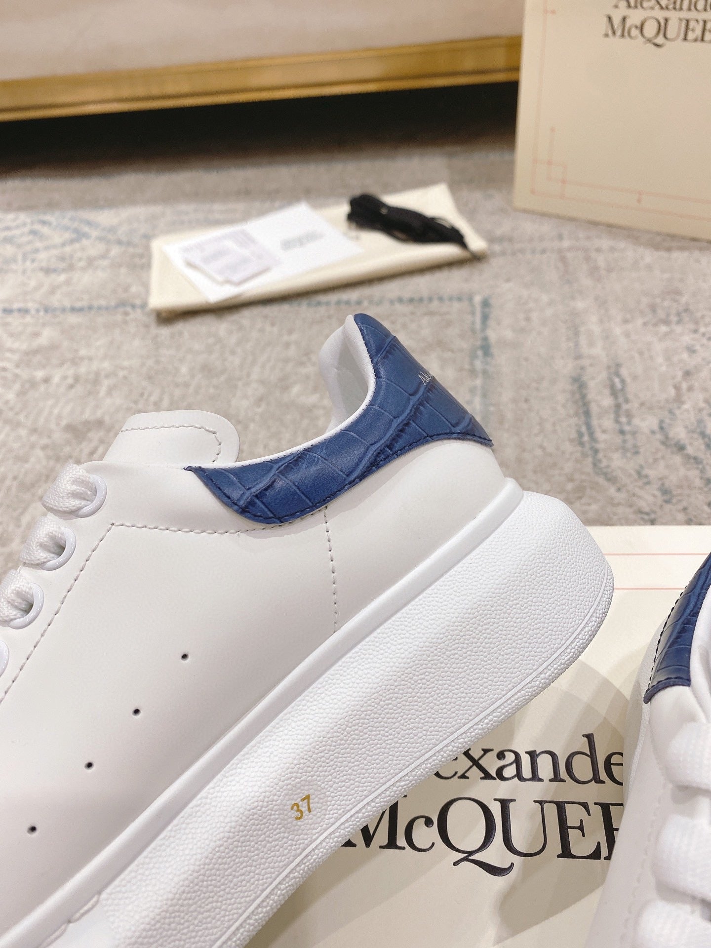 Sneakers & Shoes