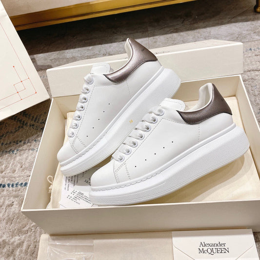 Sneakers & Shoes
