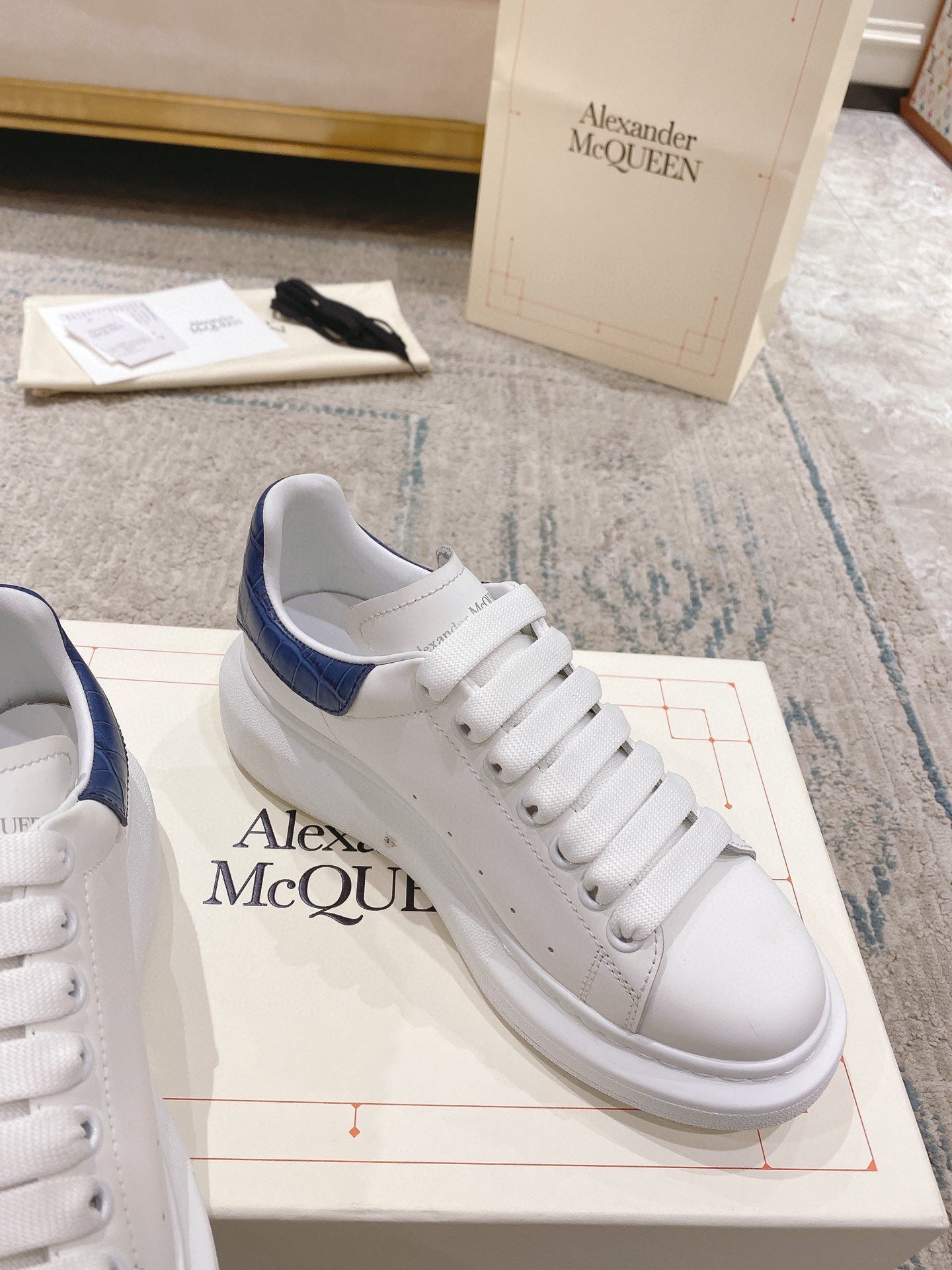 Sneakers & Shoes
