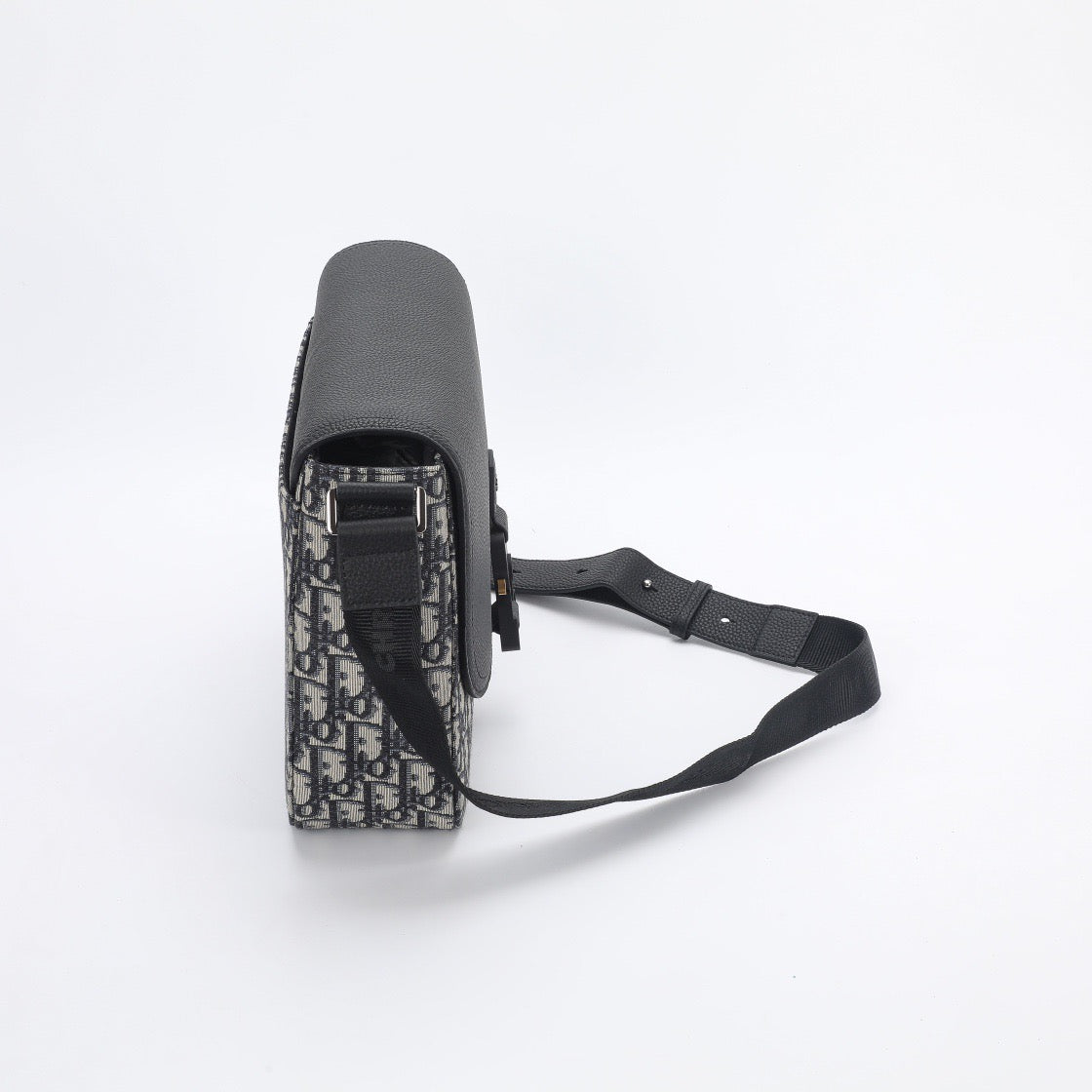 DIO Saddle Messenger Bag