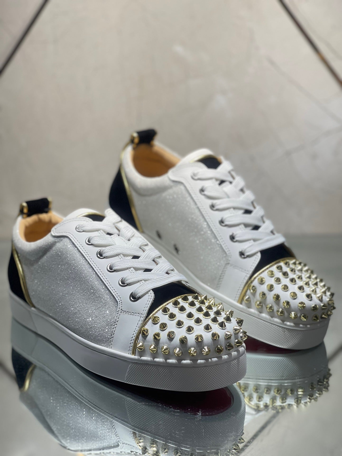 Sneakers & Shoes