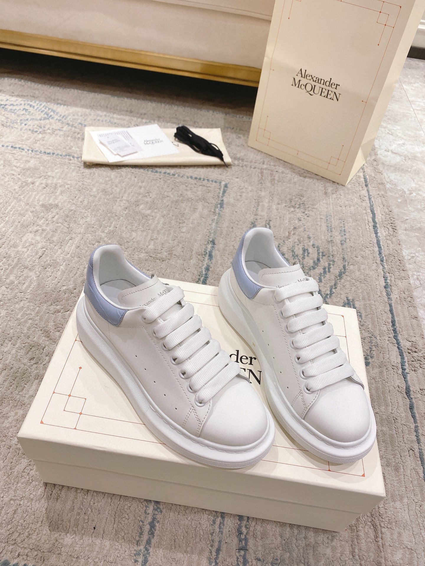 Sneakers & Shoes