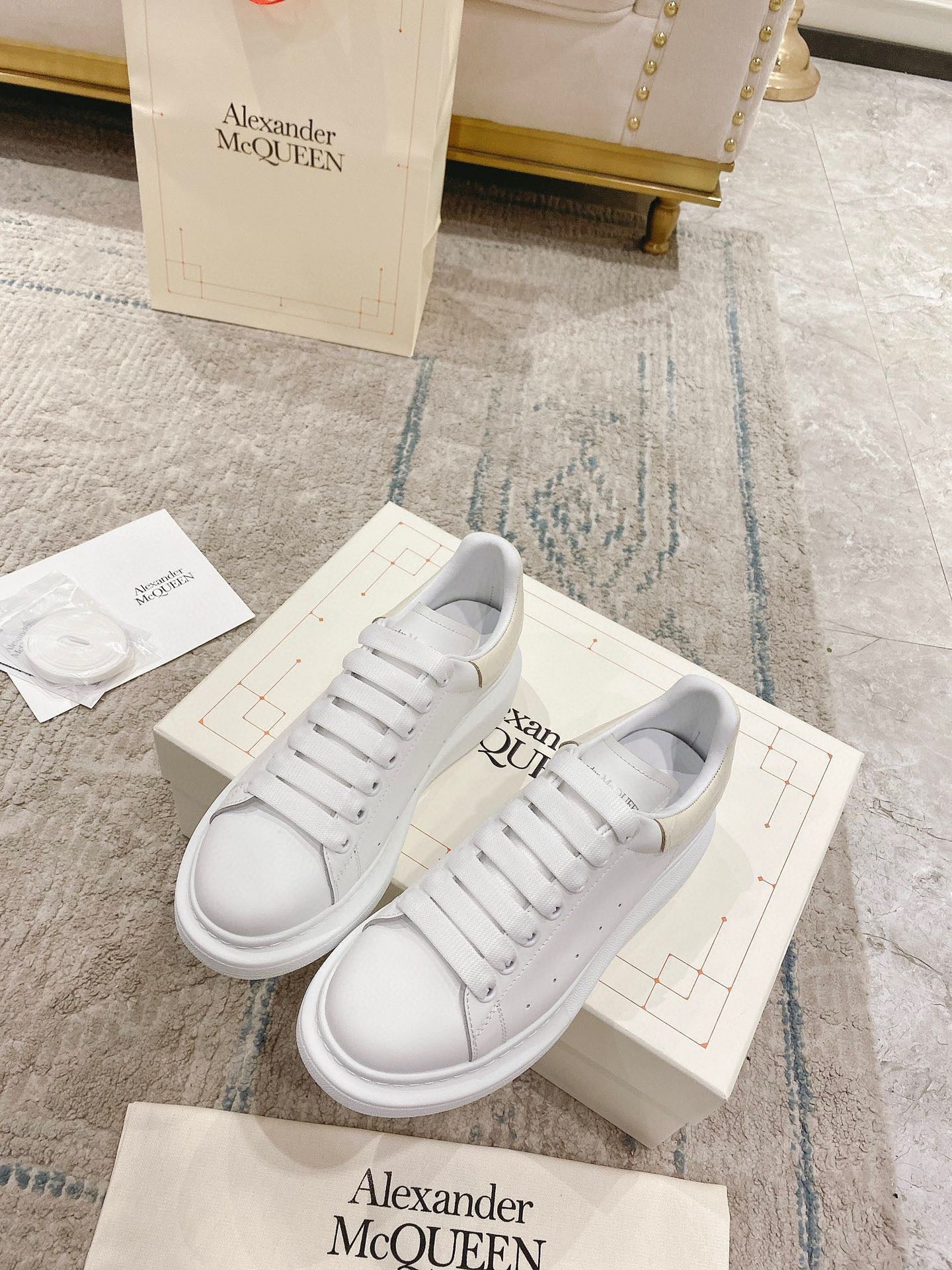 Sneakers & Shoes